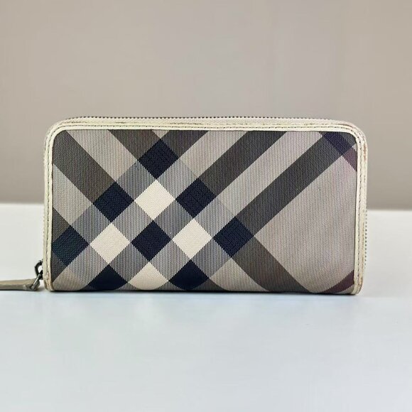 Burberry Signature Logo Wallet - Picture 2 of 7